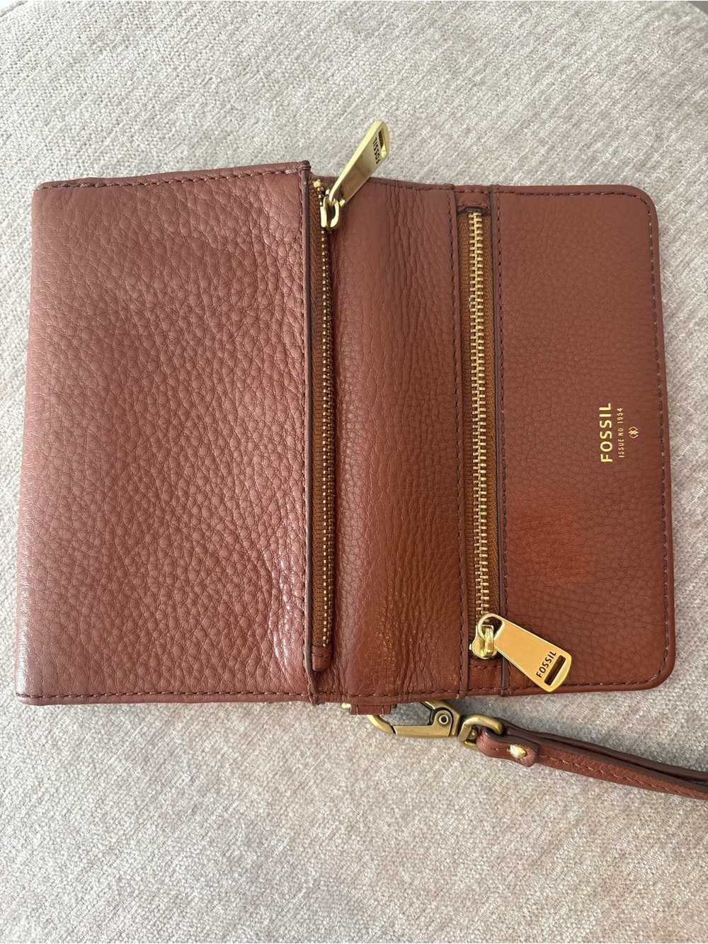 Fossil Brown Leather Wristlet Wallet with Gold Hardware - Picture 2 of 6